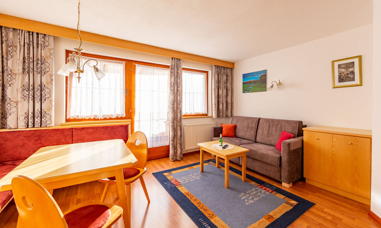Gemütliches Apartment mit separatem Schlafzimmer, hellem Wohnbereich und sonnigem Ostbalkon. Ideal&hellip;