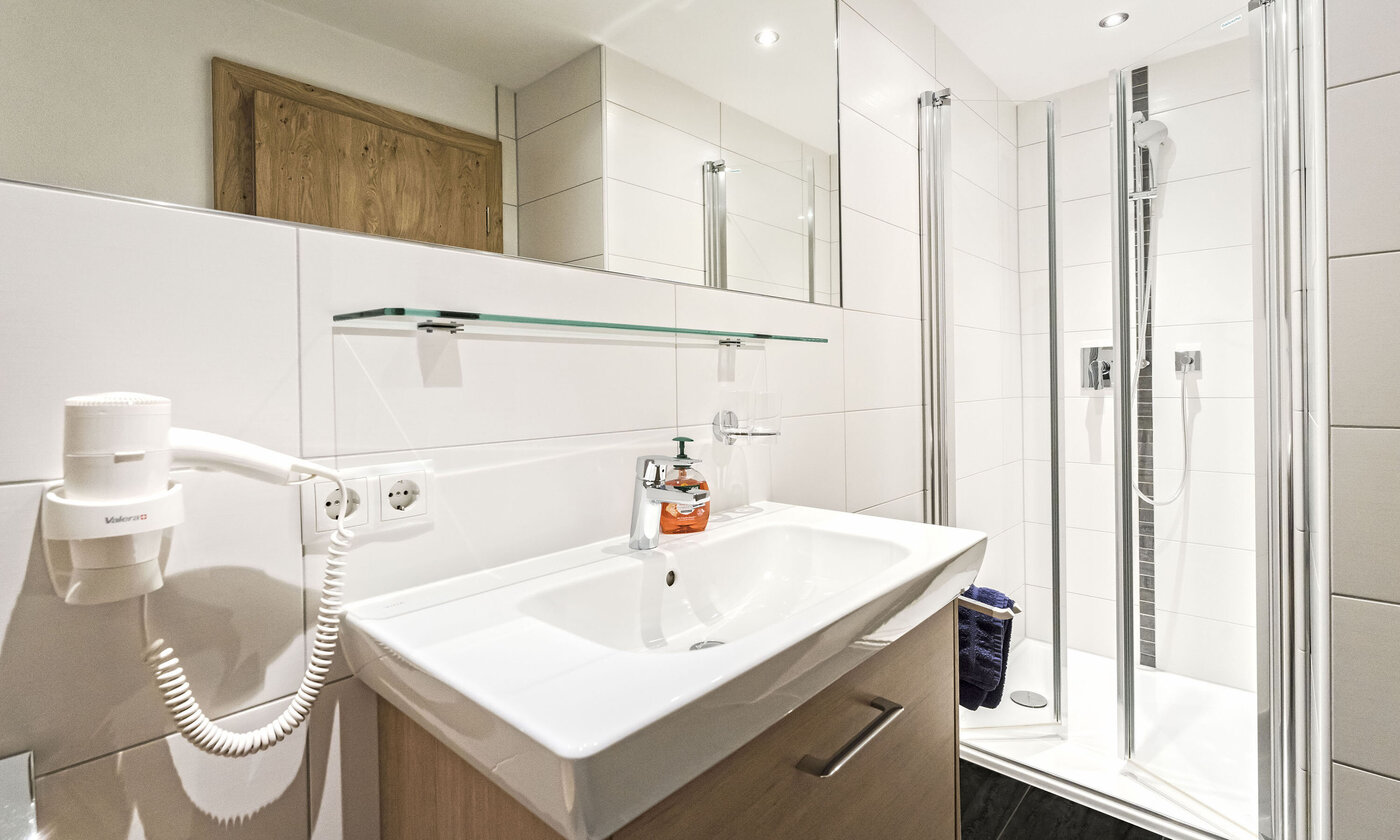 Liebevoll im modernen Tiroler Stil eingerichtetes kleines Zimmer im 2. Stock mit Kabel-TV und&hellip;