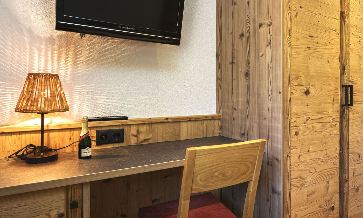 Liebevoll im modernen Tiroler Stil eingerichtetes kleines Zimmer im 2. Stock mit Kabel-TV und&hellip;