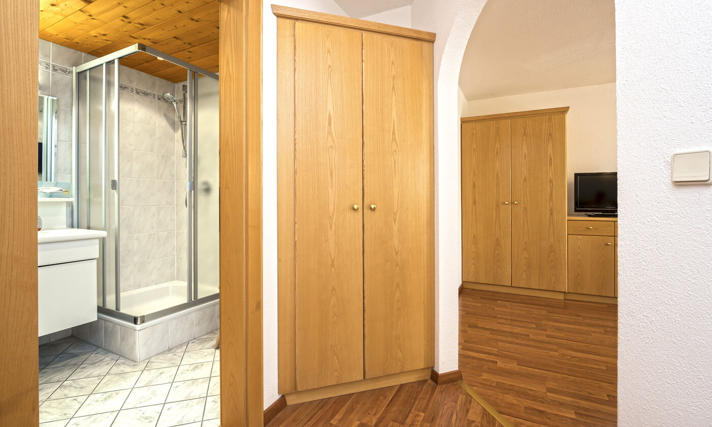 Heller Wohnkomfort mit separatem Schlafzimmer, voll ausgestatteter Küche und sonnigem Ostbalkon.&hellip;