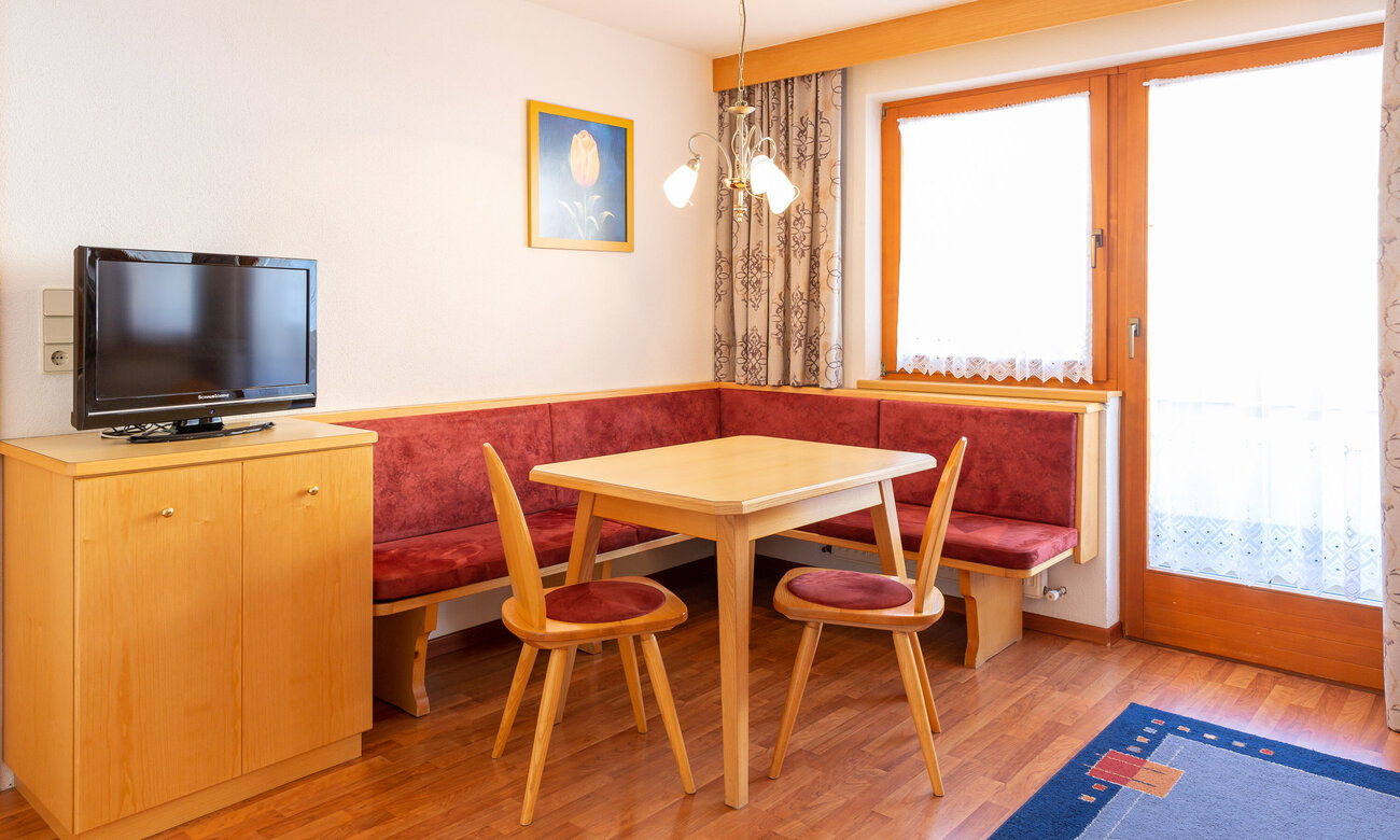 Gemütliches Apartment mit separatem Schlafzimmer, hellem Wohnbereich und sonnigem Ostbalkon. Ideal&hellip;