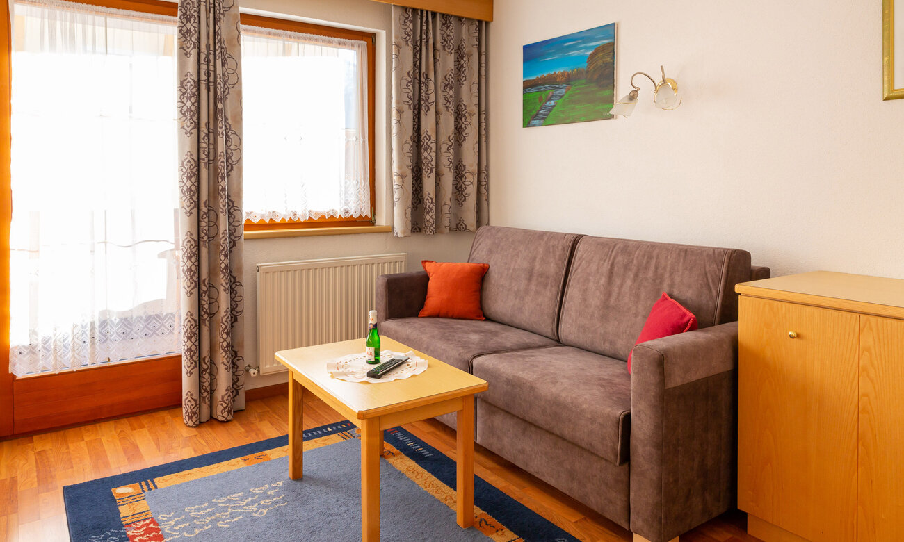 Heller Wohnkomfort mit separatem Schlafzimmer, voll ausgestatteter Küche und sonnigem Ostbalkon.&hellip;