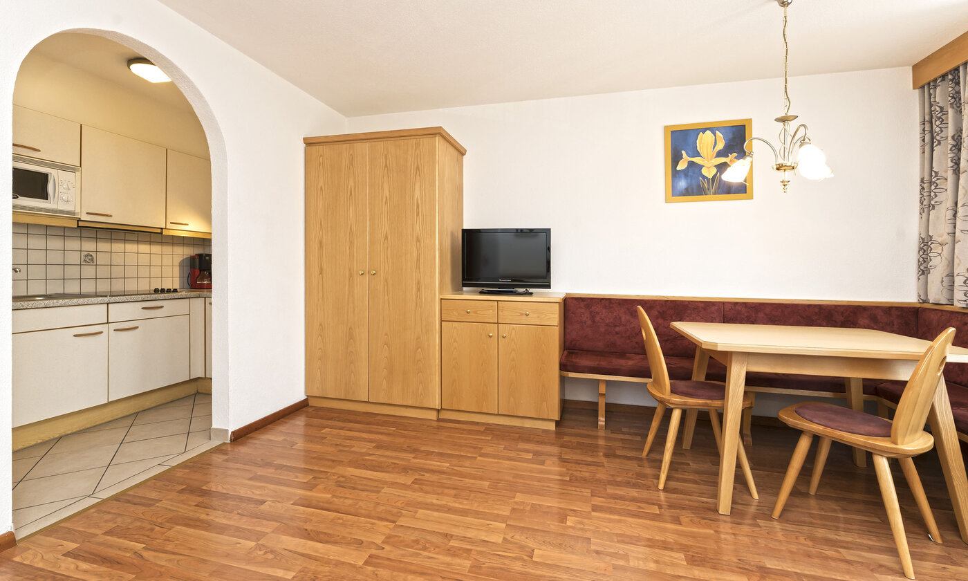 Heller Wohnkomfort mit separatem Schlafzimmer, voll ausgestatteter Küche und sonnigem Ostbalkon.&hellip;