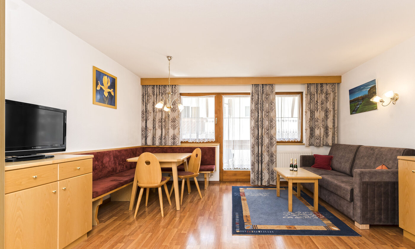 Heller Wohnkomfort mit separatem Schlafzimmer, voll ausgestatteter Küche und sonnigem Ostbalkon.&hellip;