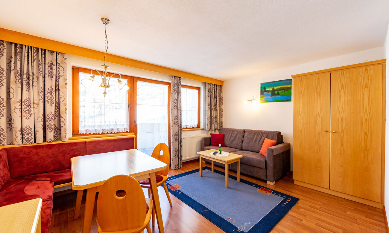 Heller Wohnkomfort mit separatem Schlafzimmer, voll ausgestatteter Küche und sonnigem Ostbalkon.&hellip;