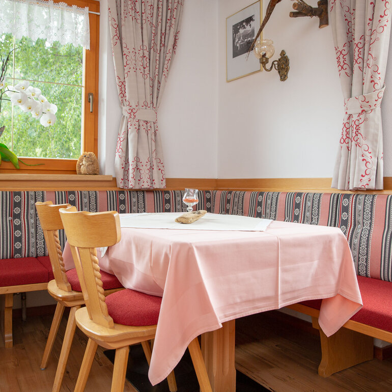 Depending on the season, breakfast is available.