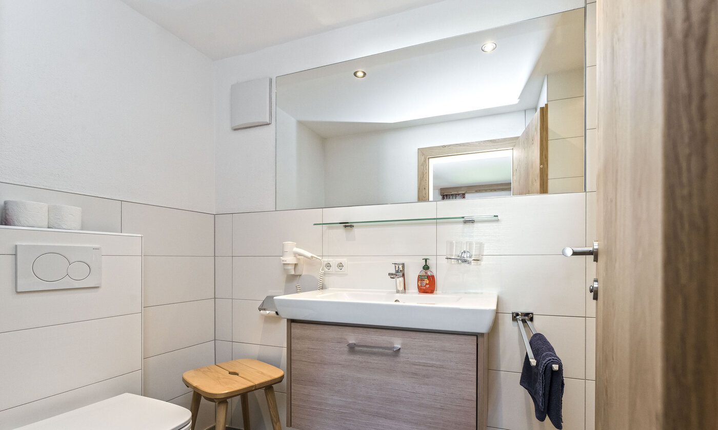 Liebevoll im modernen Tiroler Stil eingerichtetes kleines Zimmer im 2. Stock mit Kabel-TV und&hellip;