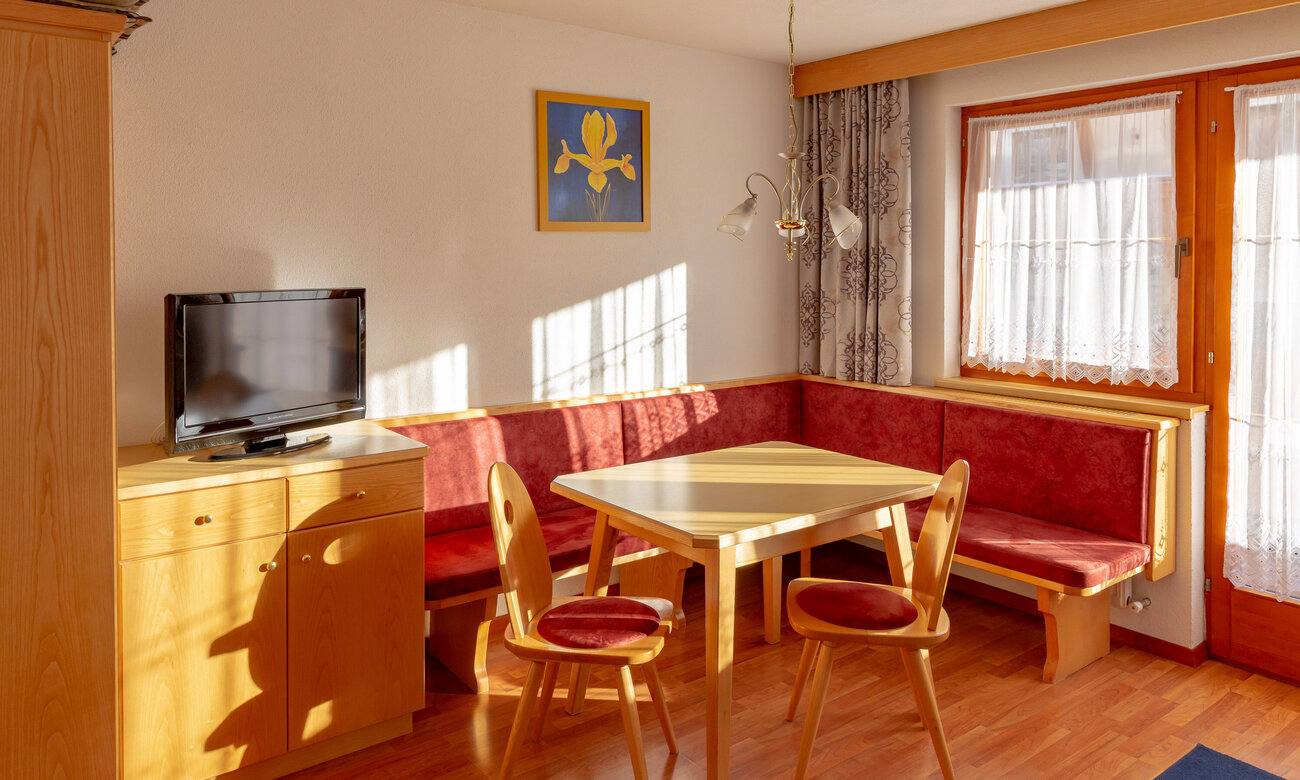 Heller Wohnkomfort mit separatem Schlafzimmer, voll ausgestatteter Küche und sonnigem Ostbalkon.&hellip;